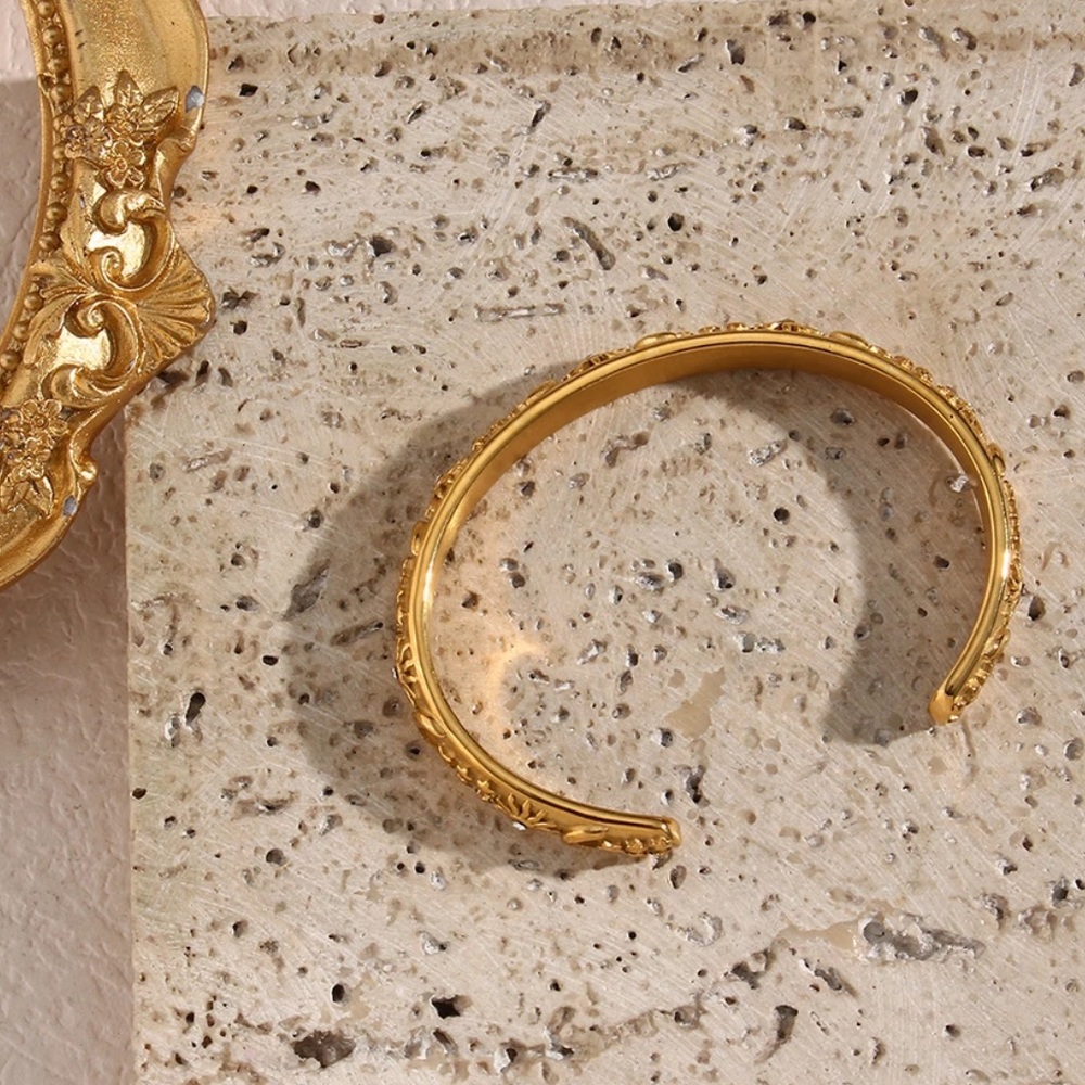 NEW 18K GOLD CUFF BANGLE BRACELET, NICE BRACELET, CUTE BRACELET - Picture 4 of 5